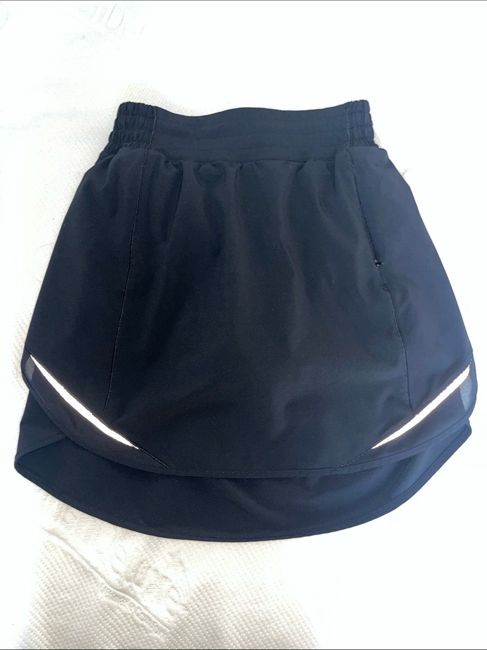 lululemon athletica Black Mini Skirt with Reflective Accents size 2